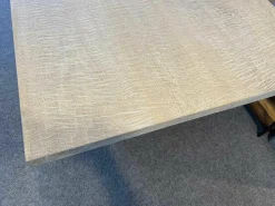 Tisch SC41 Eiche Gelaugt mit Kettensägenstruktur