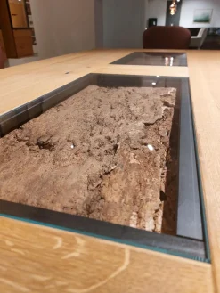 Tisch Solantis Asteiche Massiv Natur Geölt Platte Akzent Korkeiche Innenrinde Klarglas Bodenplatte Metall Schwarz