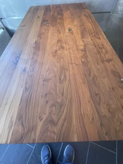 Tisch Theben 3000 Platte Astiger Nussbaum Gestell Stahl Geschliffen Matt Lackiert Schwarz