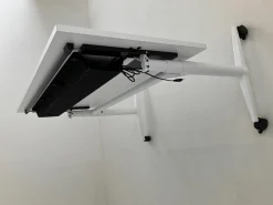 Tisch Timetable Lift 615/11 Platte Schichtstoff 24 Weiß Hochglanz Gestell Weiß Beschichtet Höhenverstellbar