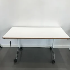 Tisch Timetable Schichtstoff Softmatt Weiß Standrohr Glanzverchromt