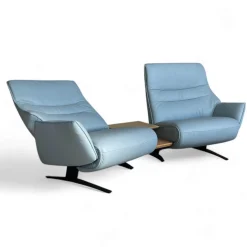 Trapezsofa 4905 Lounger Leder Longlife Rustika Sky Blau Metallkufe Anthrazit Pulverlackiert Mit Elektrischer Verstellung