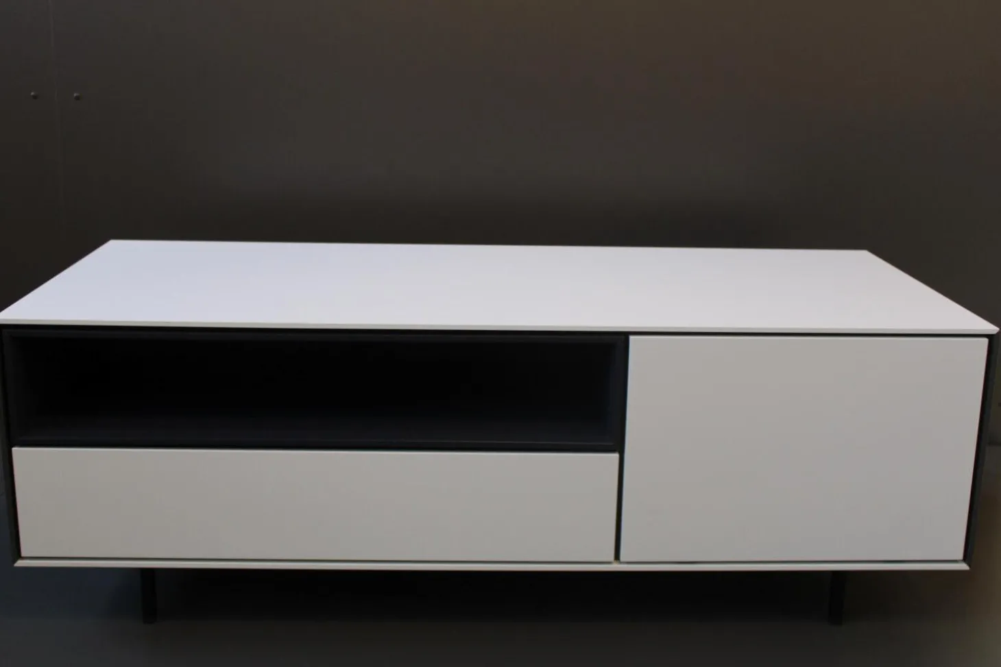 TV-Möbel .54 Schneeweiß Seiten Granit Nische Nachtblau Gestell Schwarz