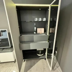 Vitirne Gloss Curves Lack Kristallgrau Grau Glastür Schwarz Füße Metall Schwarz