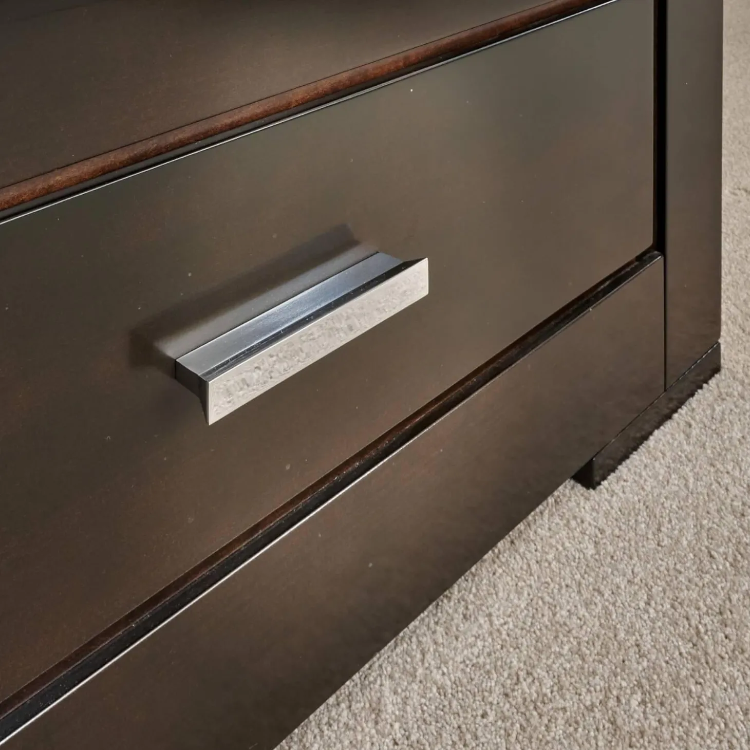 Vitrine Bordeaux Kirschbaum Nero Inklusive Beleuchtung, 4 Schubladen Und 6 Glasböden