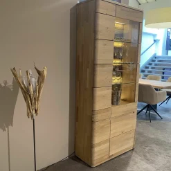 Vitrine Cartago Soft Wildeiche Bianco Glastür Links mit LED-Beleuchtung