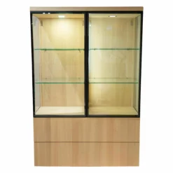 Vitrine Cubus 21 Eiche Weßgeölt mit LED-Lichtband