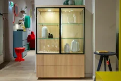 Vitrine Cubus 21 Eiche Weßgeölt mit LED-Lichtband