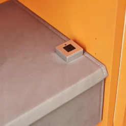 Vitrine Hampton Eiche Massiv Geölt Offenporig Lackiert In Pantone Orange Tür Klarglas Mit Ledergriffen