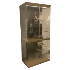 Vitrine Just Cube Light mit Beleuchtung Korpus Lack Rückwand Eucalyptus 5 Glasböden und Abdeckplatte