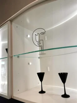 Vitrine Navis Pure Weiß Lack mit Hängeelement