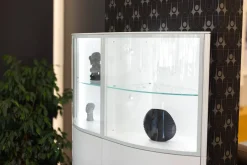 Vitrine Navis Pure Weiß Lack mit Hängeelement