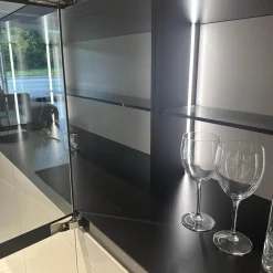 Vitrine Soma Türen Grauglas Schwarz Korpus Lack Steingrau Grau