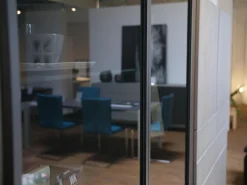 Vitrinen WK 420 Viva 153 Eiche Grau Front In Rauchglas 436 Cosmos Schwarz Mit Push To Open Und Beleuchtung