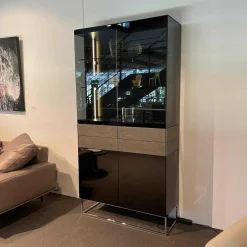 Vitrinenschrank KE Soma in Lack Schwarz Schubladen Eiche silbergrau mit Glasfach und Innenbeleuchtun