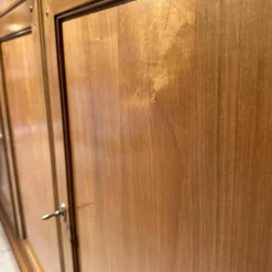 Vitrinie Kings College Vollholz Nussbaum Z 48 Kornfarbig Gewischt Beschläge Florence Bronziert