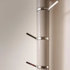 Wandgarderobe Tube Akzente Leder Taupe 07 Braun Gestell Edelstahl Poliert