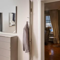 Wandgarderobe Tube Akzente Leder Taupe 07 Braun Gestell Edelstahl Poliert