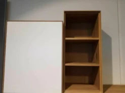 Wandhängeschrank Wildeiche Weiß Geölt mit LED-Lichtband