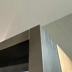 Weinkofferschrank Cambusa Nussbaum Massiv Front Rauchglas Rahmen Eisen Mit LED Beleuchtung