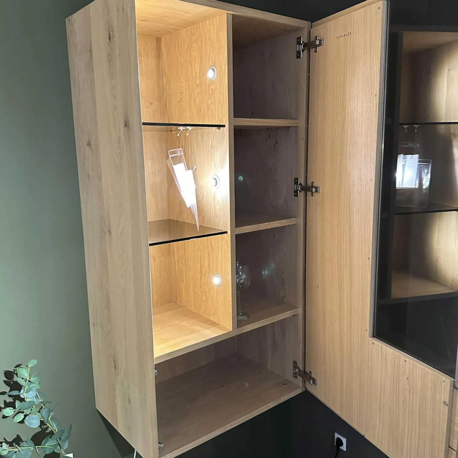 Wohnkombination Vmontanara Wildeiche Geölt Akzent Glas Optiwhite Weiß Mit Beleuchtung