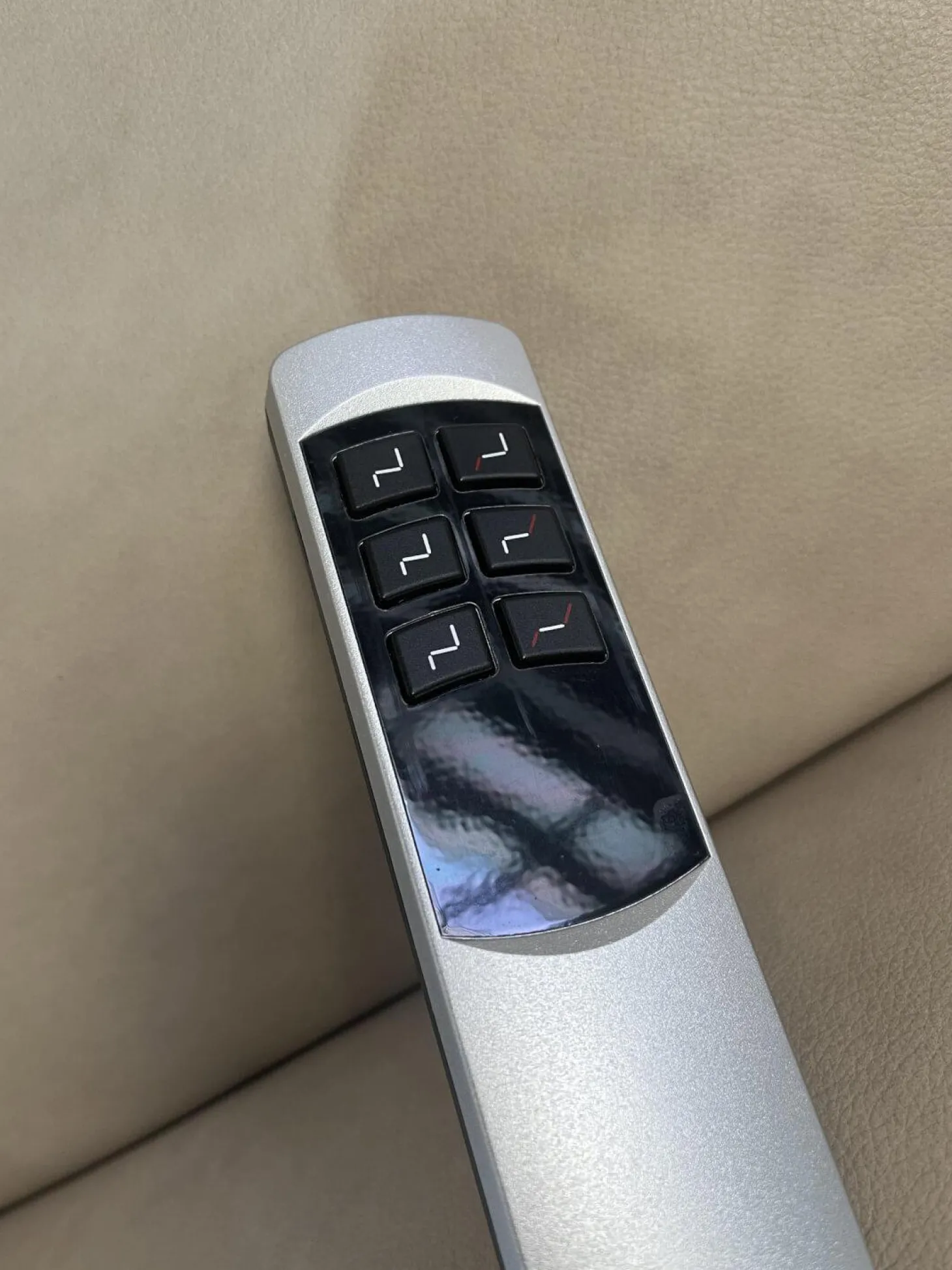 Wohnlandschaft Amalfi Leder Evita Ecru Beige Grau Füße Metallkufe Schwarz Lackiert Mit Elektrische Relaxverstellung