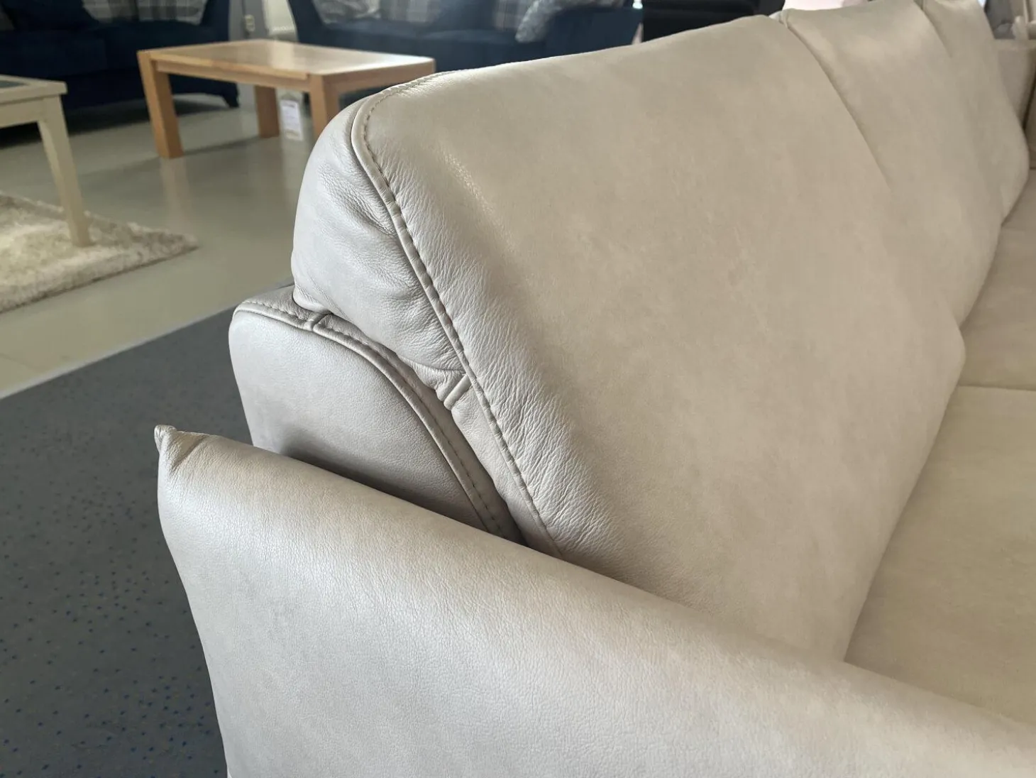 Wohnlandschaft Amalfi Leder Evita Ecru Beige Grau Füße Metallkufe Schwarz Lackiert Mit Elektrische Relaxverstellung