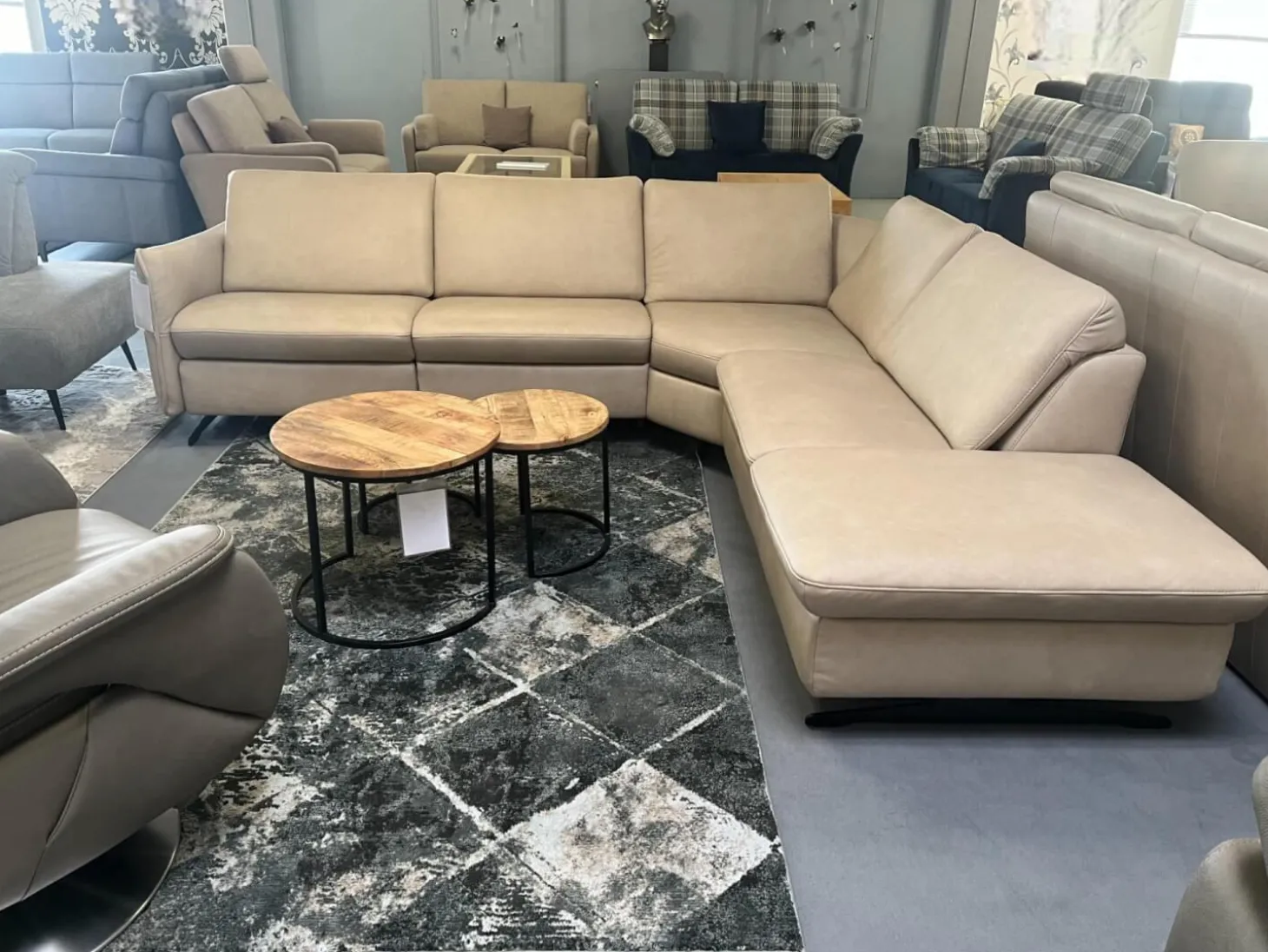 Wohnlandschaft Amalfi Leder Evita Ecru Beige Grau Füße Metallkufe Schwarz Lackiert Mit Elektrische Relaxverstellung