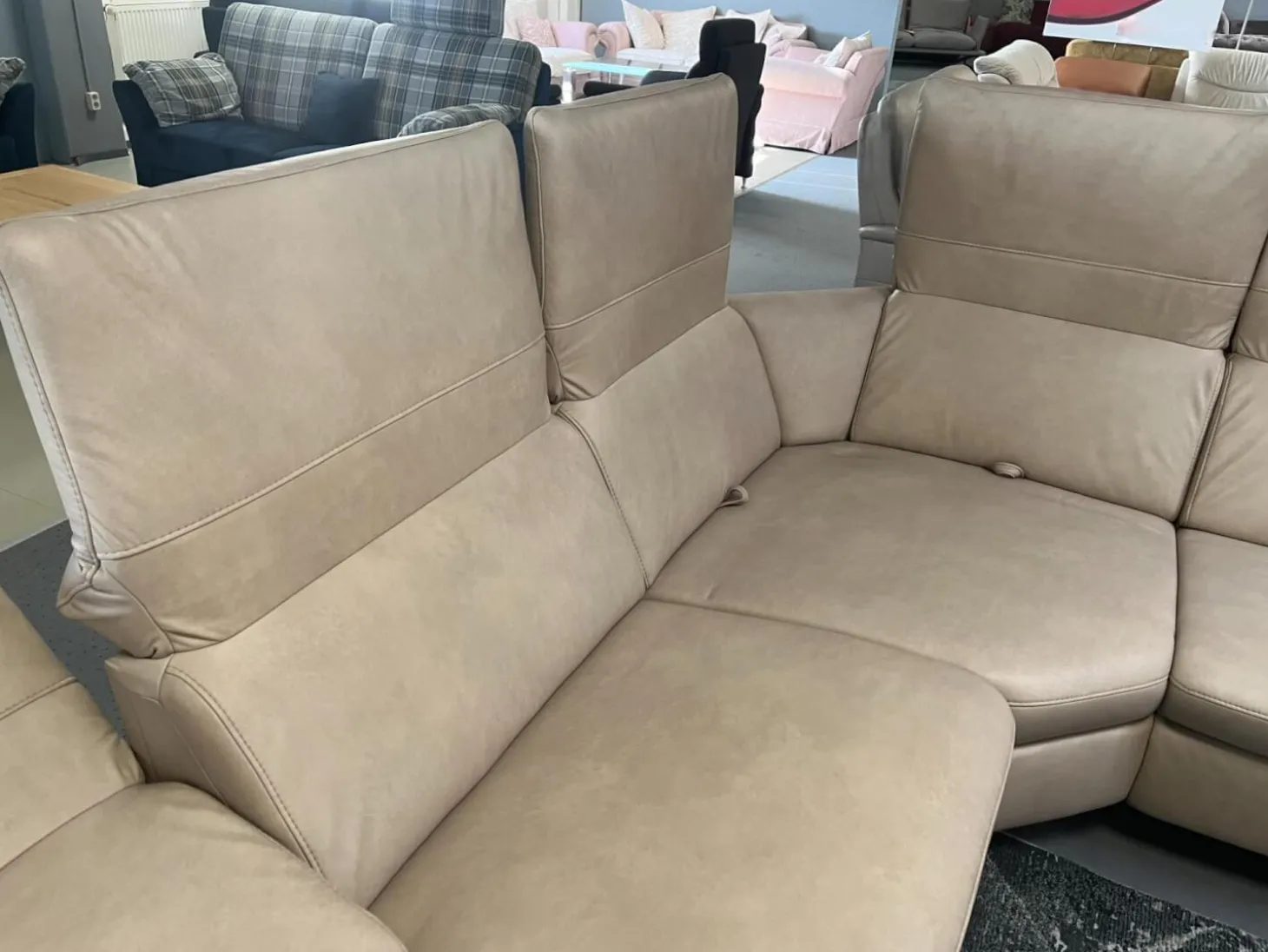 Wohnlandschaft Amalfi Leder Evita Ecru Beige Grau Füße Metallkufe Schwarz Lackiert Mit Elektrische Relaxverstellung