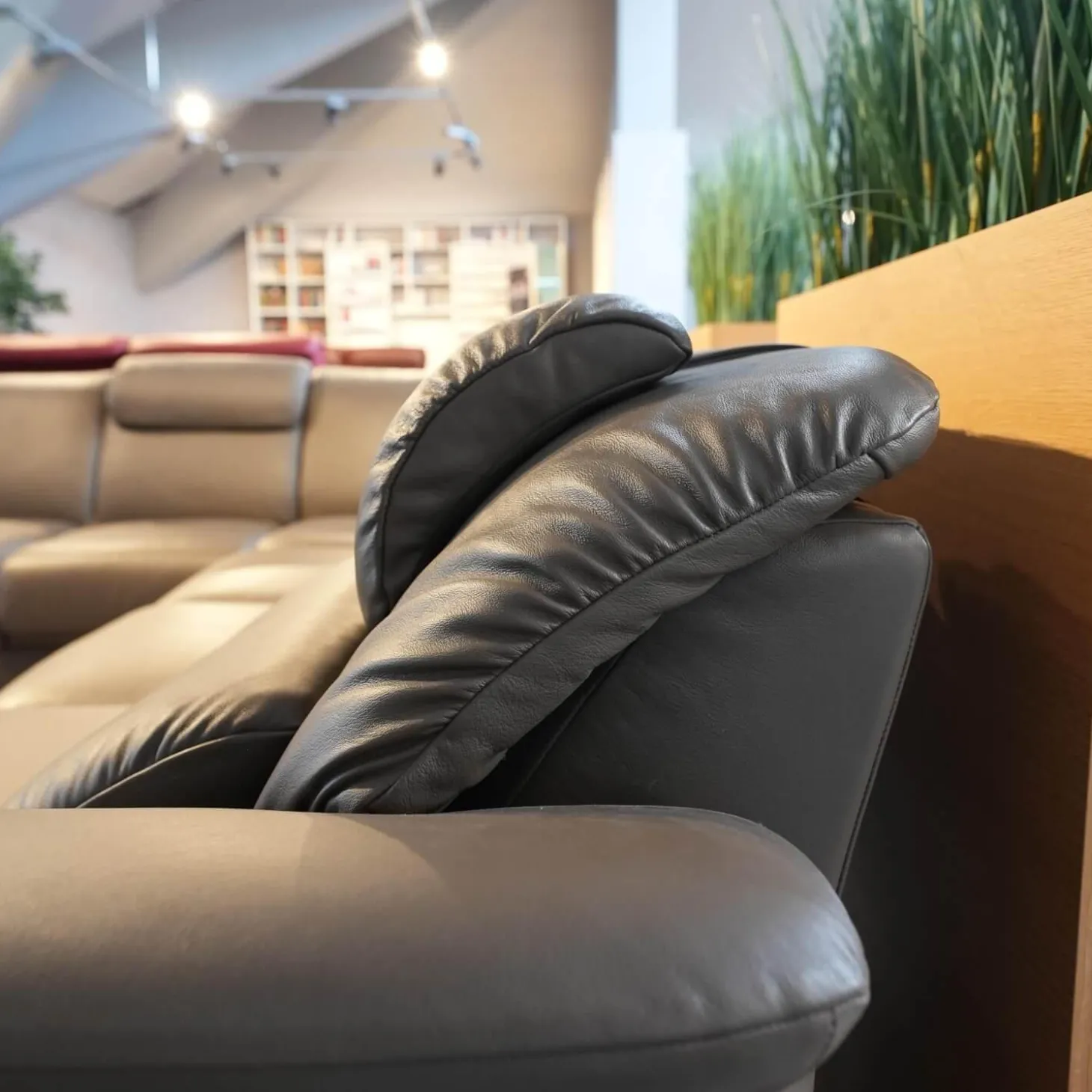 Wohnlandschaft E40 Leder Paloma Khaki Grau Grün Füße Metall Inklusive Nacken Und Lendenkissen Set