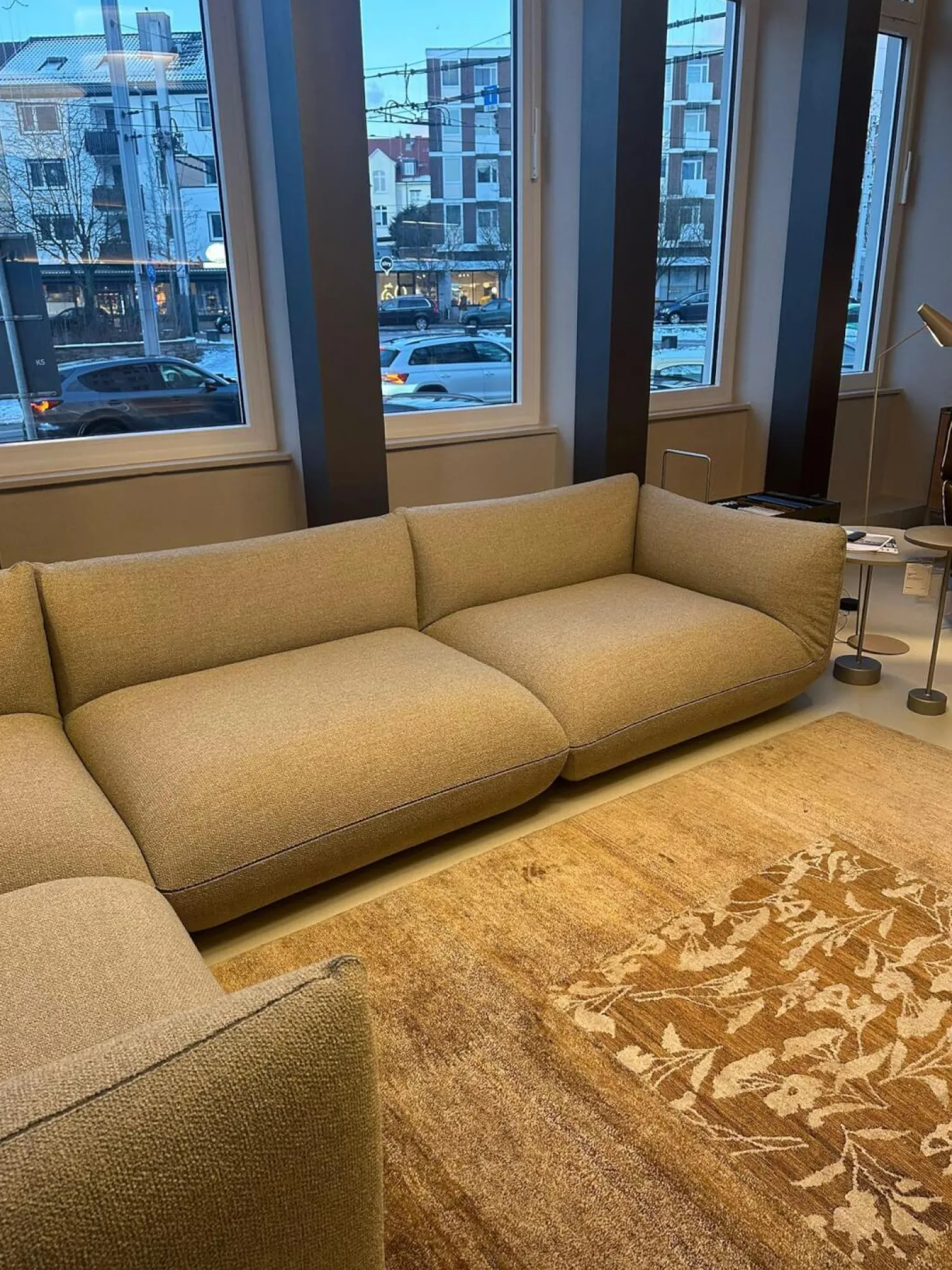 Wohnlandschaft Jalis Stoff 8208 Sand Nahtband 5091 Mittelgrau 339 x 226