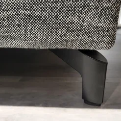 Wohnlandschaft Nuvola Textilgewebe Schwarz Weiß Gemischt Fuß Aluminium Verkehrsschwarz RAL 9017 Lackiert Mit Kissen