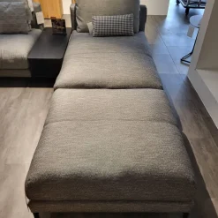 Wohnlandschaft Nuvola Textilgewebe Schwarz Weiß Gemischt Fuß Aluminium Verkehrsschwarz RAL 9017 Lackiert Mit Kissen