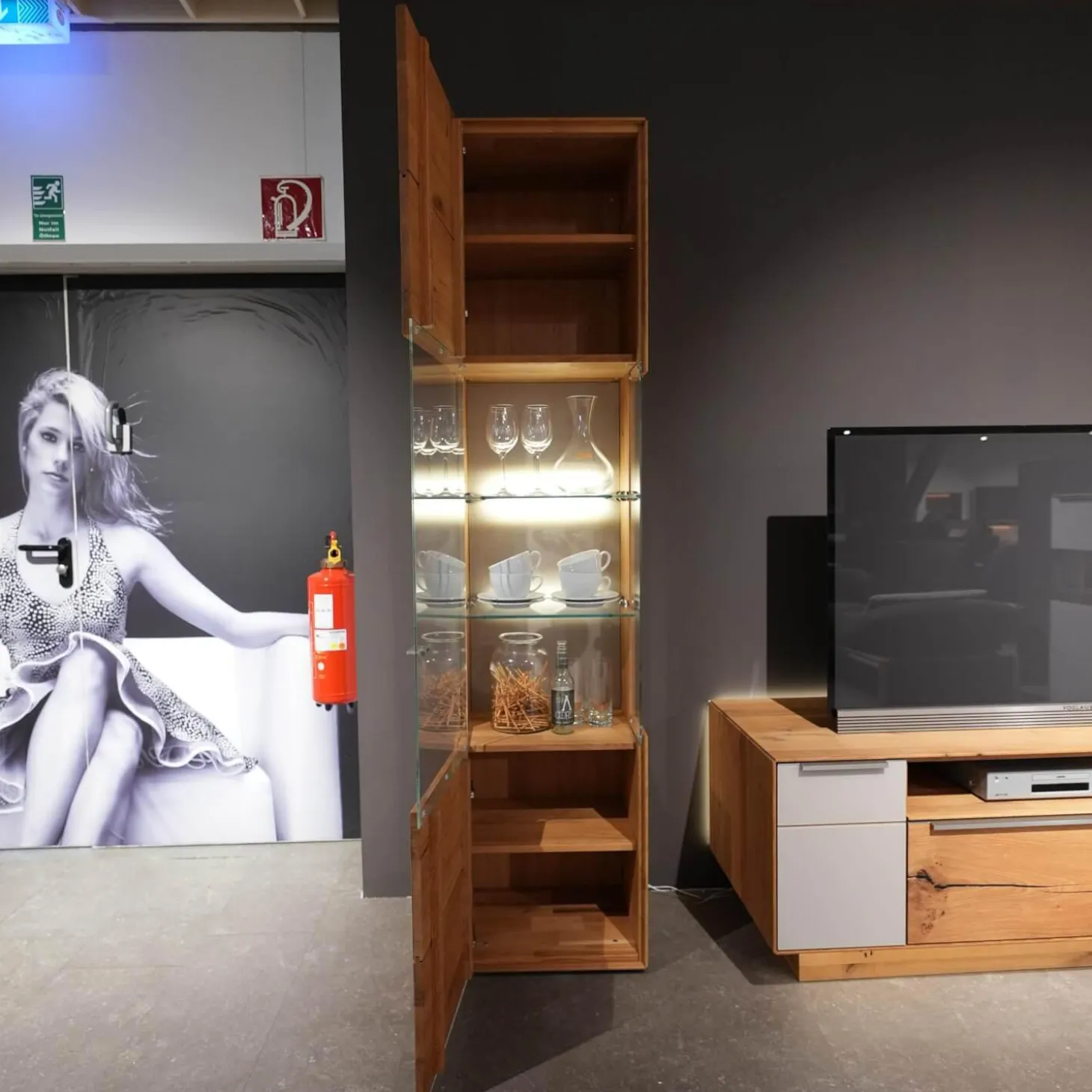 Wohnwand 2020 Asteiche Geölt Braun Glas Optiwhite Weiß