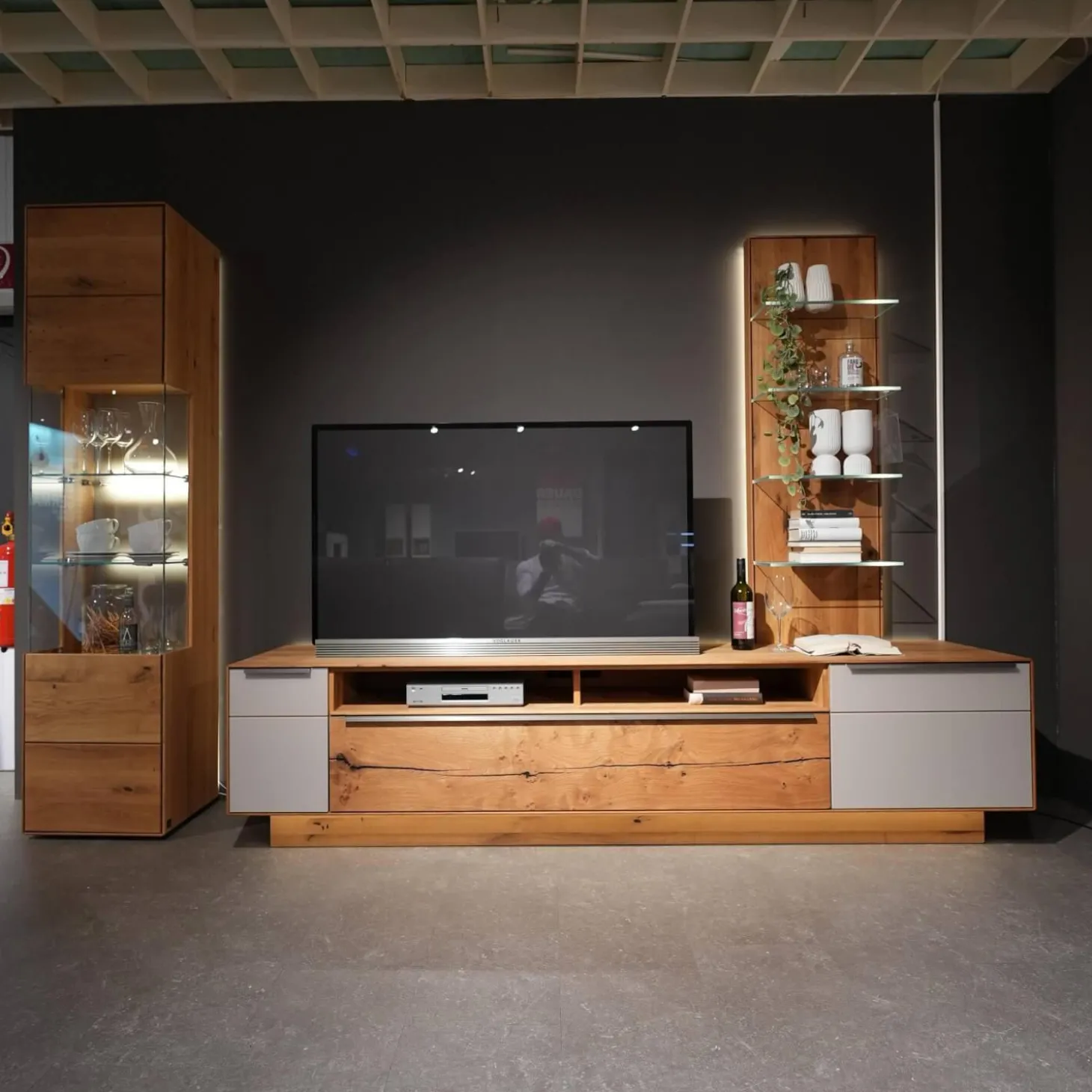 Wohnwand 2020 Asteiche Geölt Braun Glas Optiwhite Weiß