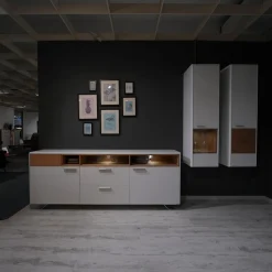 Wohnwand 2102 Mit Sideboard Und 2 Hängevitrinen Mattlack Weiß Matt Asteiche Hell Furniert