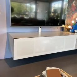 Wohnwand Ameno Cement Glas Korpus CM Cement Satiniert Grau Weiß Inklusive TV Halterung Und Soundsystem Ohne Dekorationen