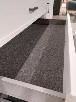 Wohnwand Caseda Lack Weiß Absetzung Wildeiche Furniert Griff Schwarz