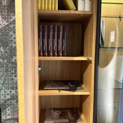 Wohnwand Cubus Eiche Naturöl Farbglas Hellgrau Matt mit Vitrinenbeleuchtung