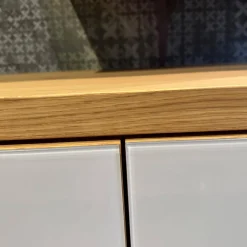 Wohnwand Cubus Eiche Naturöl Farbglas Hellgrau Matt mit Vitrinenbeleuchtung