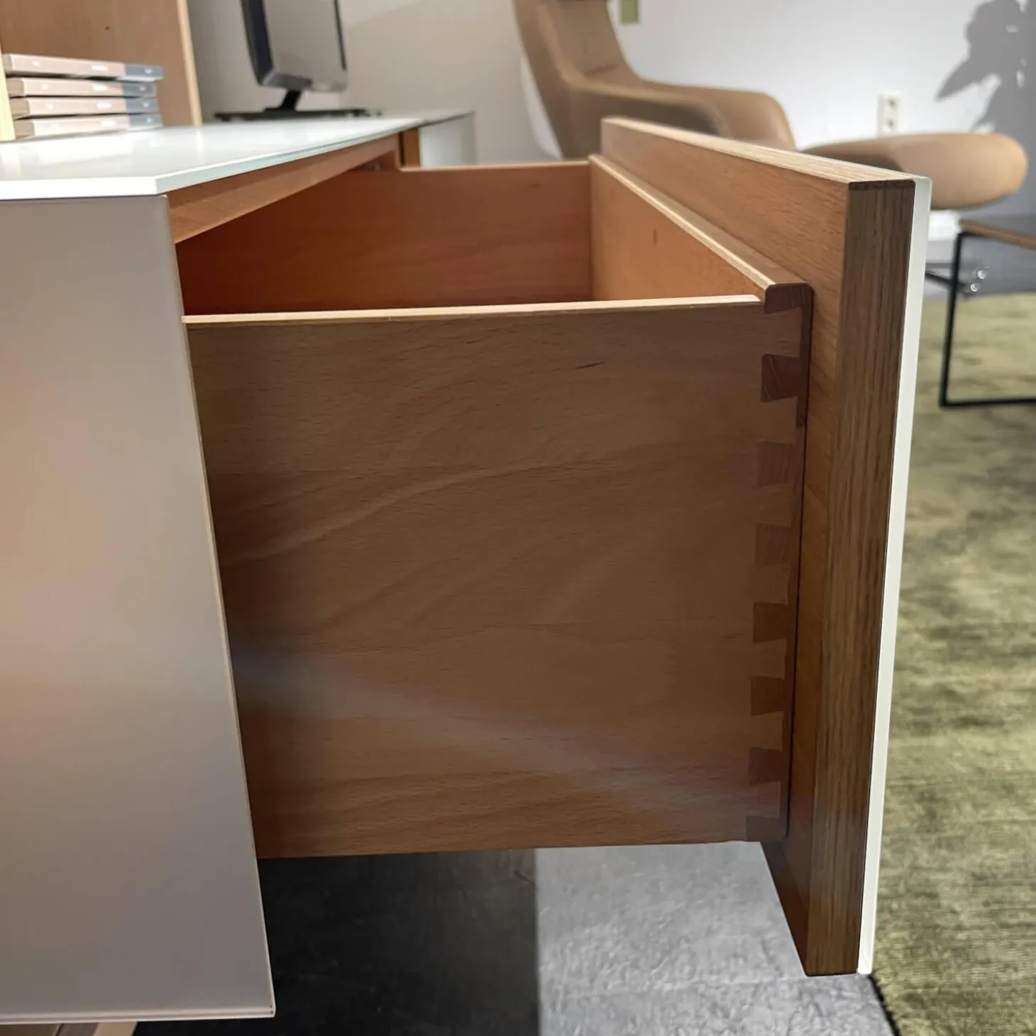 Wohnwand Cubus Pure Volholz Eiche Weiß Geölt Glas Pearl Matt Mit Touchbeschlag