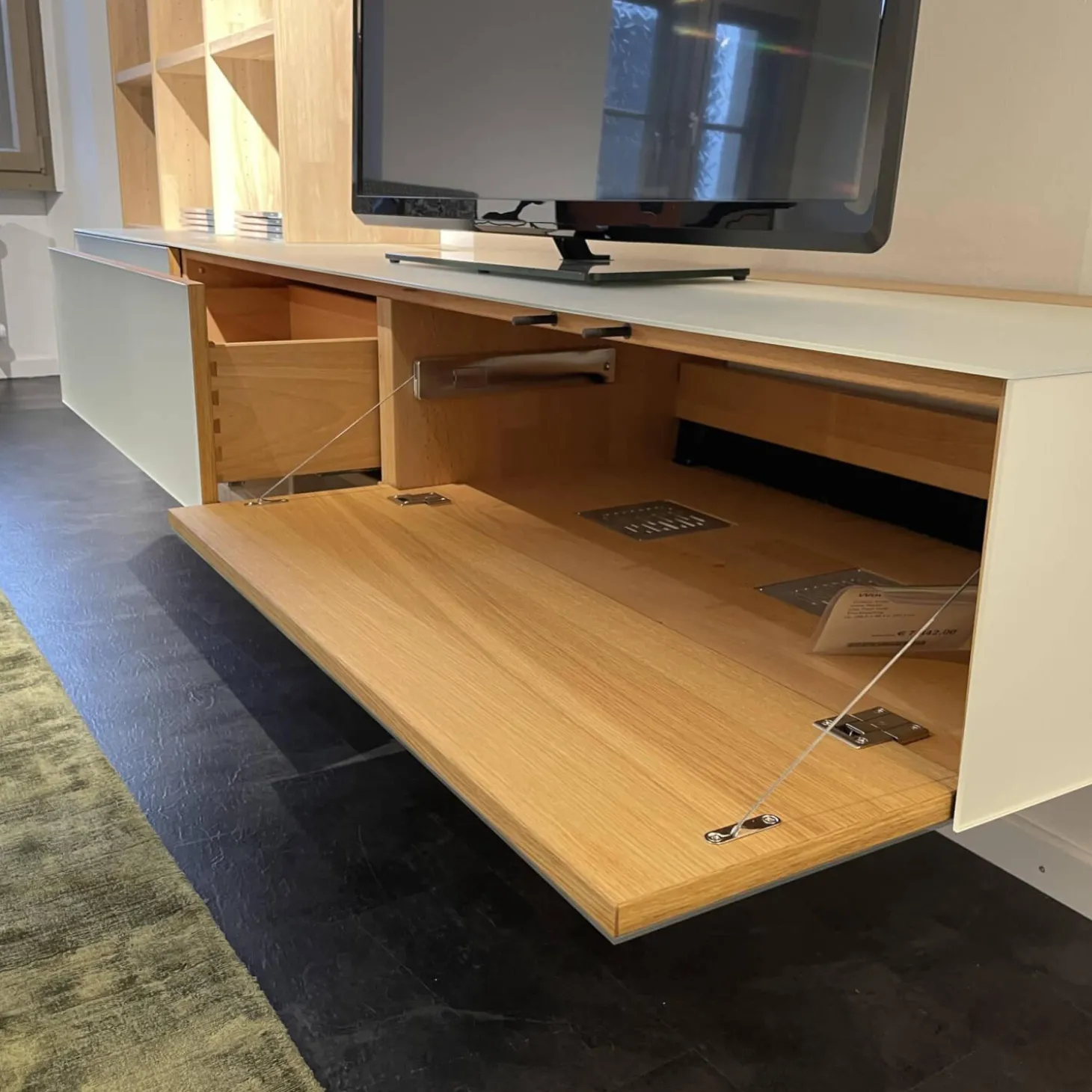 Wohnwand Cubus Pure Volholz Eiche Weiß Geölt Glas Pearl Matt Mit Touchbeschlag