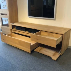 Wohnwand Divano Ausführung Wildeiche Massiv Oberfläche Bianco Geölt