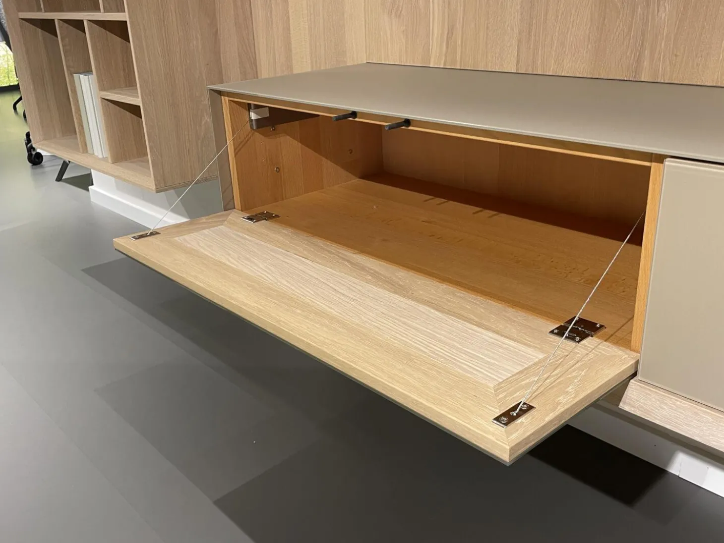 Wohnwand Eiche Weißöl Farbglas Graphitgrau Mit Wandpaneelen