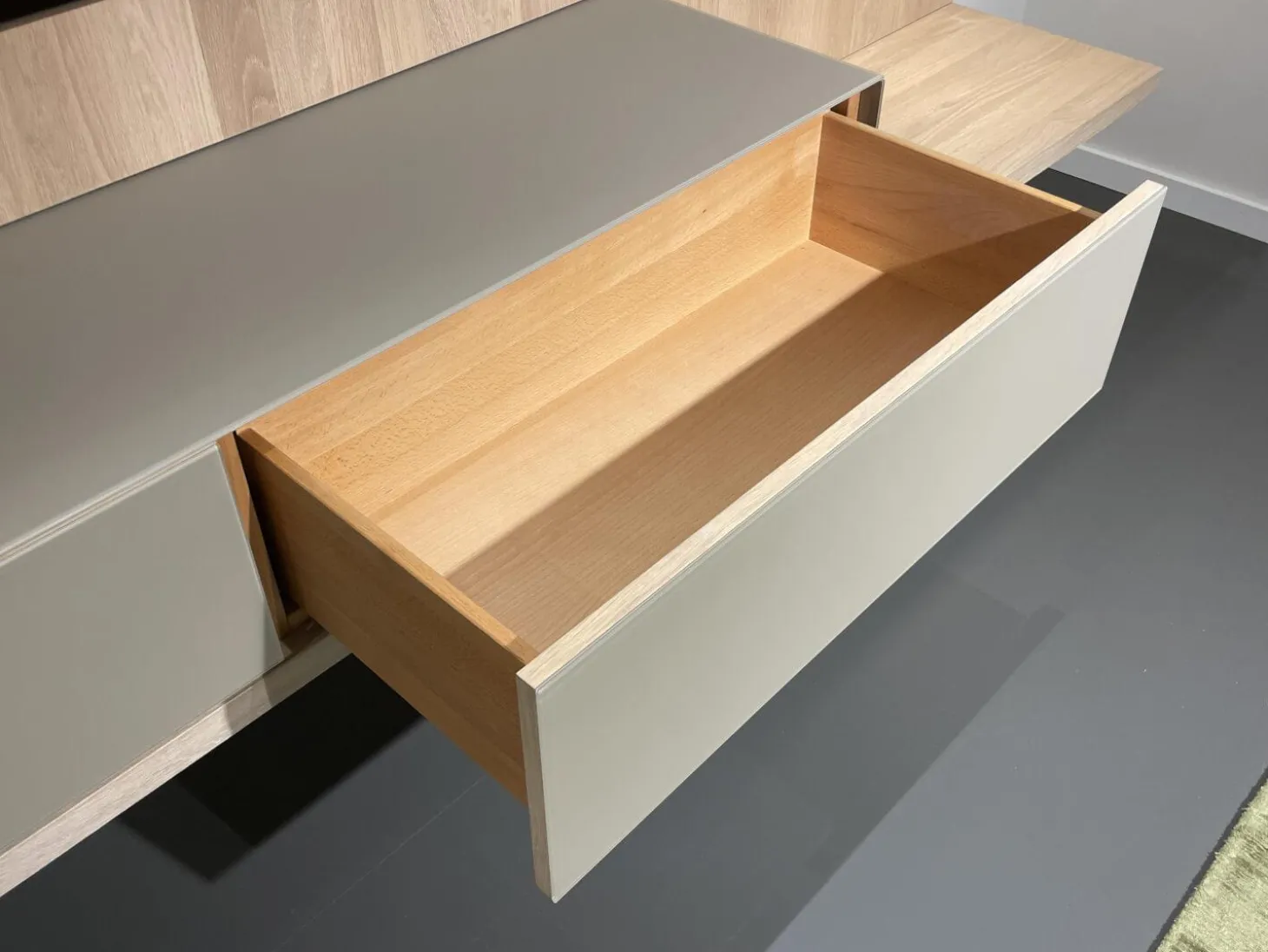 Wohnwand Eiche Weißöl Farbglas Graphitgrau Mit Wandpaneelen