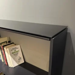 Wohnwand Flat C 9907 E Anthrazit Satiniert Rückwand 3748 Rauchgrau Abdeckplatte 0128 Glas Schwarz