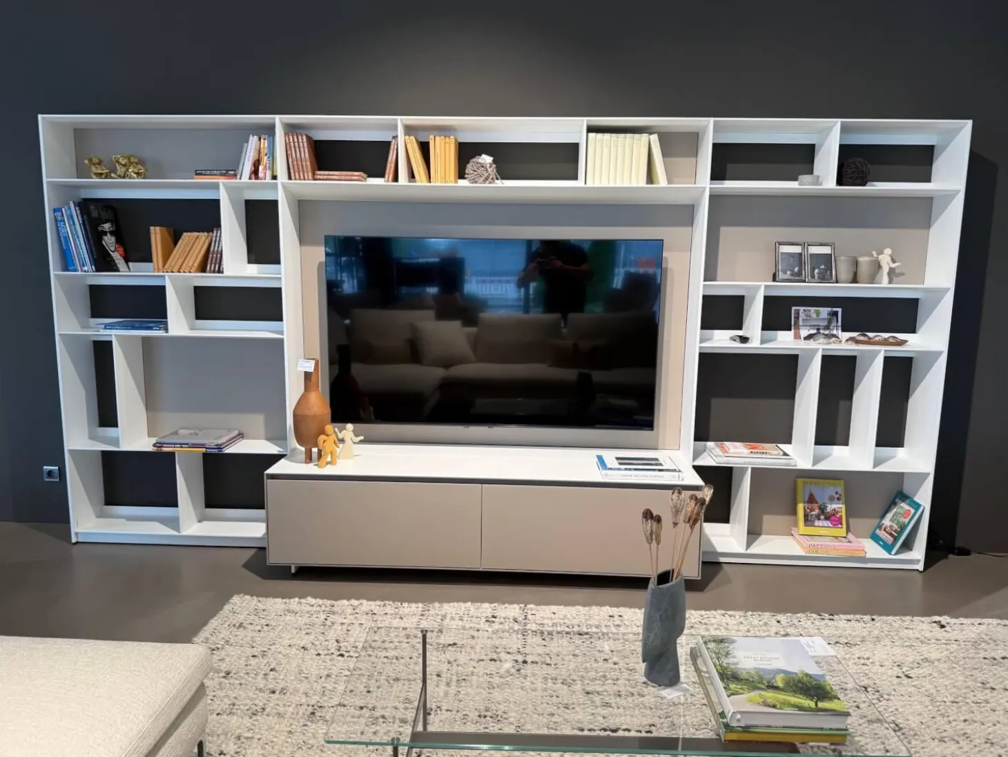 Wohnwand Flat C Lack Satiniert Gips Weiß Und Wüstenfarben Beige