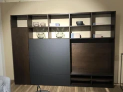 Wohnwand Fokus Wildeiche Coffe Dunkelbraun Glas Cosmos Schwarz Gefrostet Ohne Dekoration