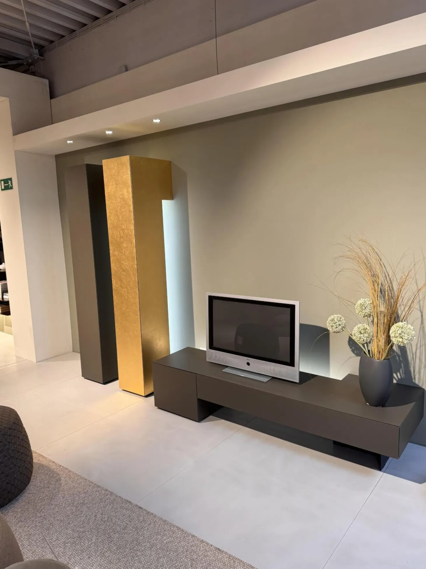 Wohnwand Inpiedi Lack Interno Metall Gold Lack Coffee Braun Inklusive LED Beleuchtung