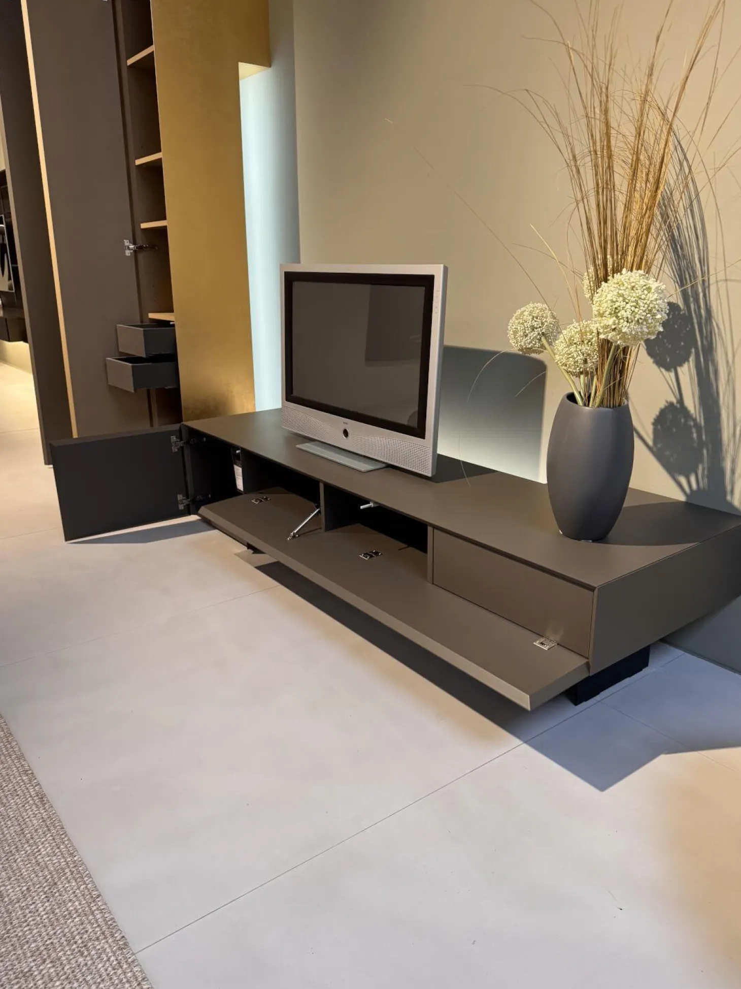 Wohnwand Inpiedi Lack Interno Metall Gold Lack Coffee Braun Inklusive LED Beleuchtung